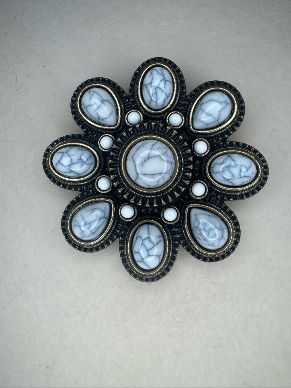 New Premier Designs Vintage-Style Floral Brooch/Pendant with White Marbled Stone